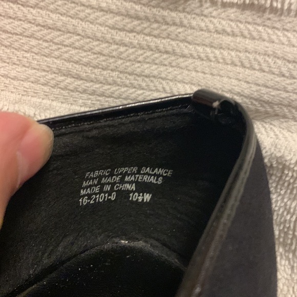 Via Accenti Black Peep Toe Heels, size 10 1/2 W. - Picture 5 of 11